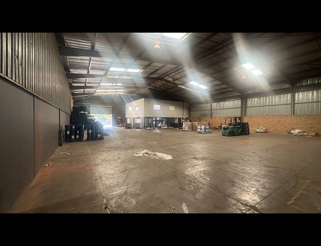 1,008M² WAREHOUSE TO LET IN ISANDO